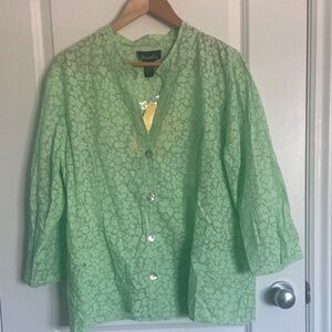 NWT Denim & Co Light Green Floral Blouse with 3/4 Sleeves